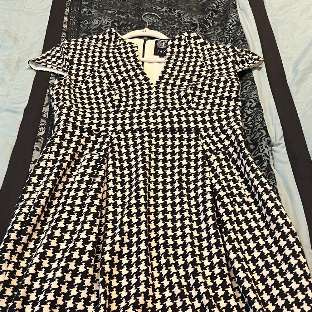 JAX Black and White Houndstooth Midi Dress - Picture 3 of 8